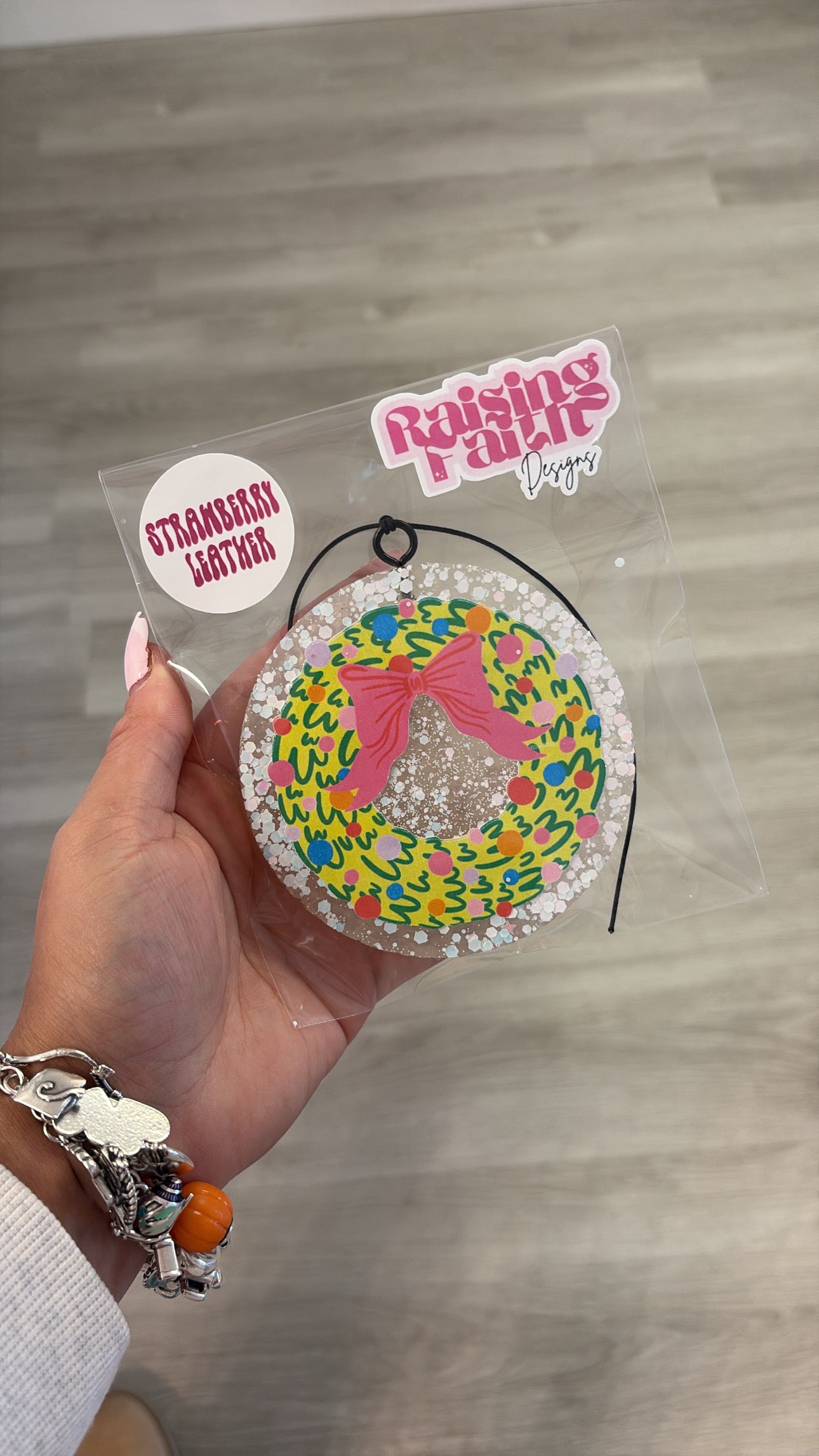 Christmas Wreath Freshie Strawberry Leather